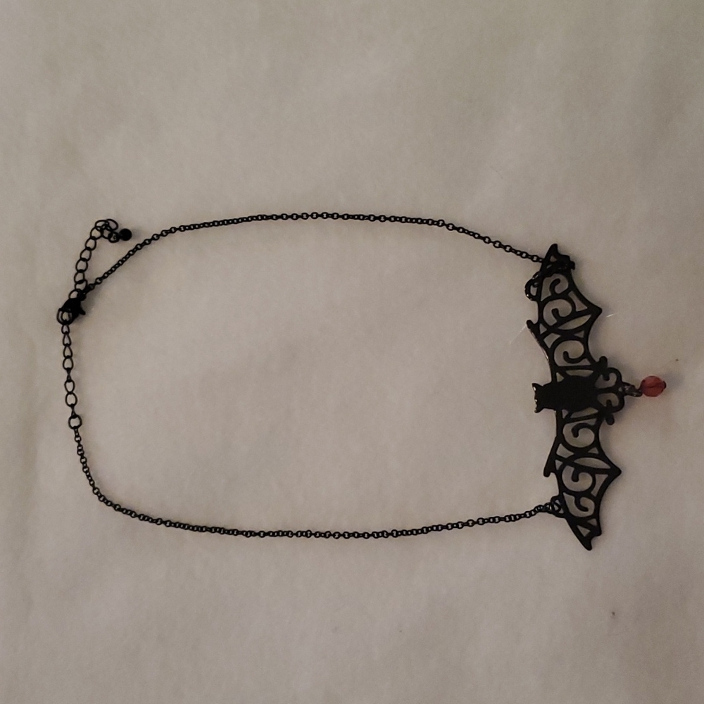 Bat necklace - Picture 1 of 2
